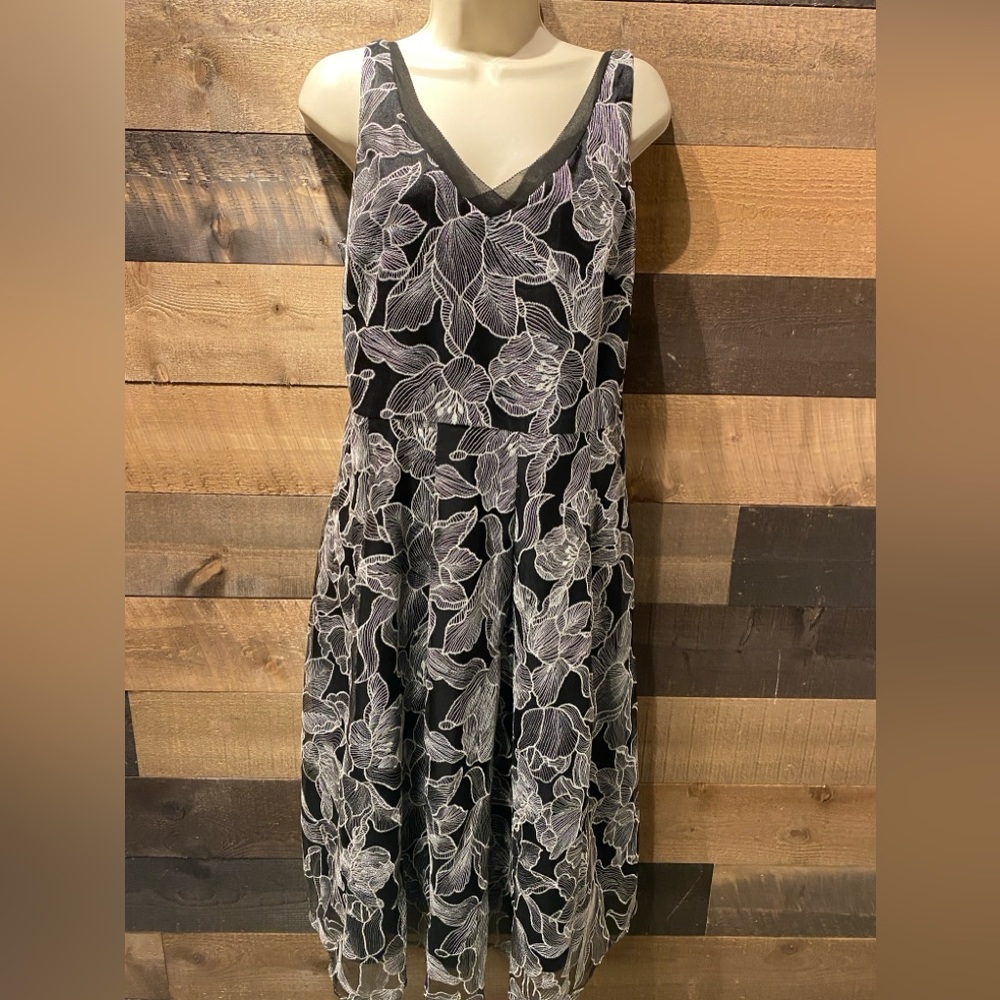 White House Black Market 16 Black Floral Embrodered Dress